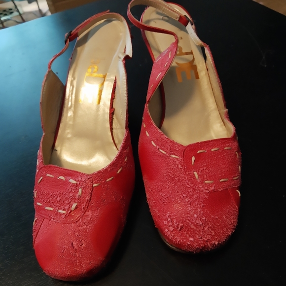 Vero Cuoio red leather 3 inch heels. Size 9 - Picture 15 of 16